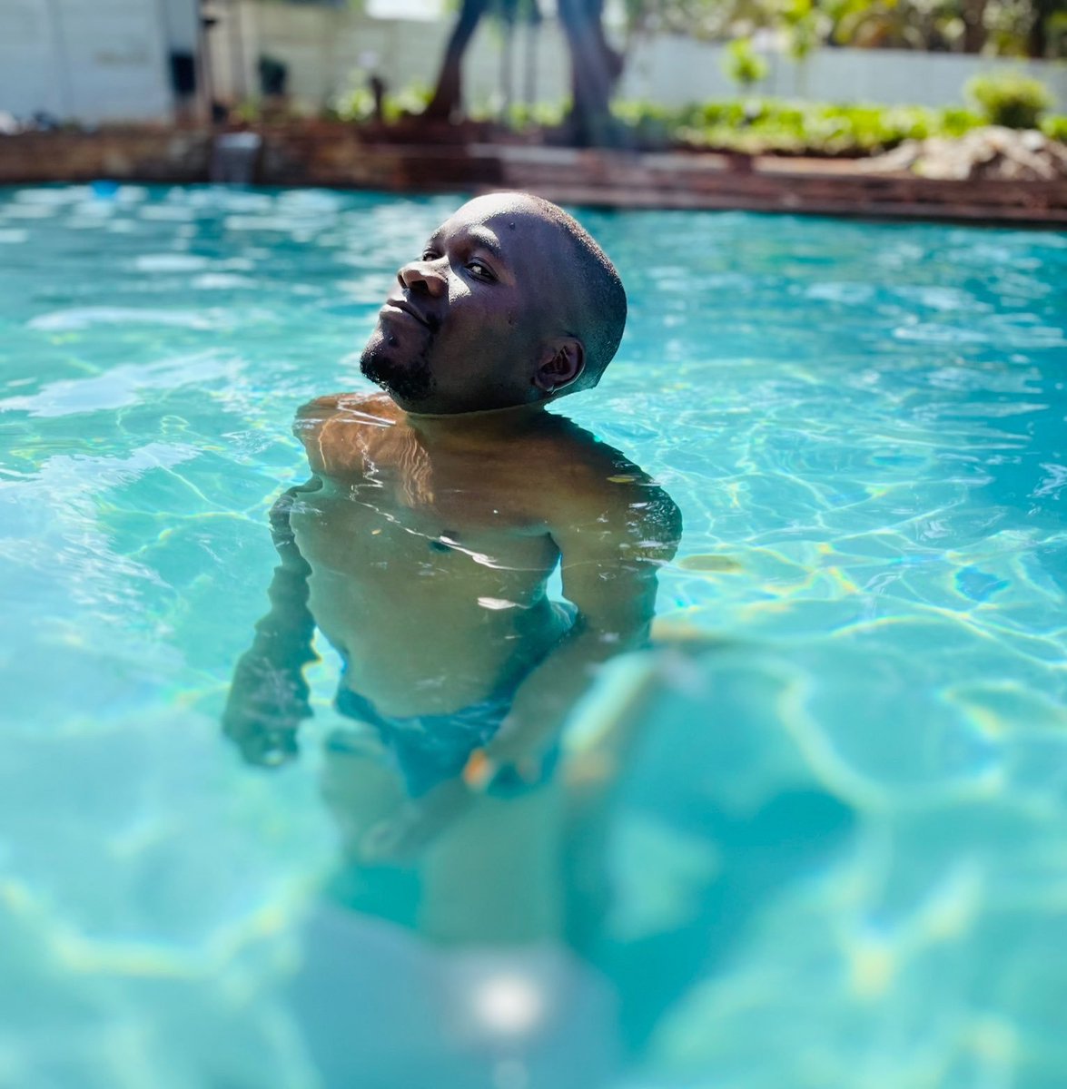Lloyd15000's tweet photo. After flashing for the 5th time 

Boss K : "Ndakutokumbirawo kuti uende wangu" https://t.co/kImtUPHaMH