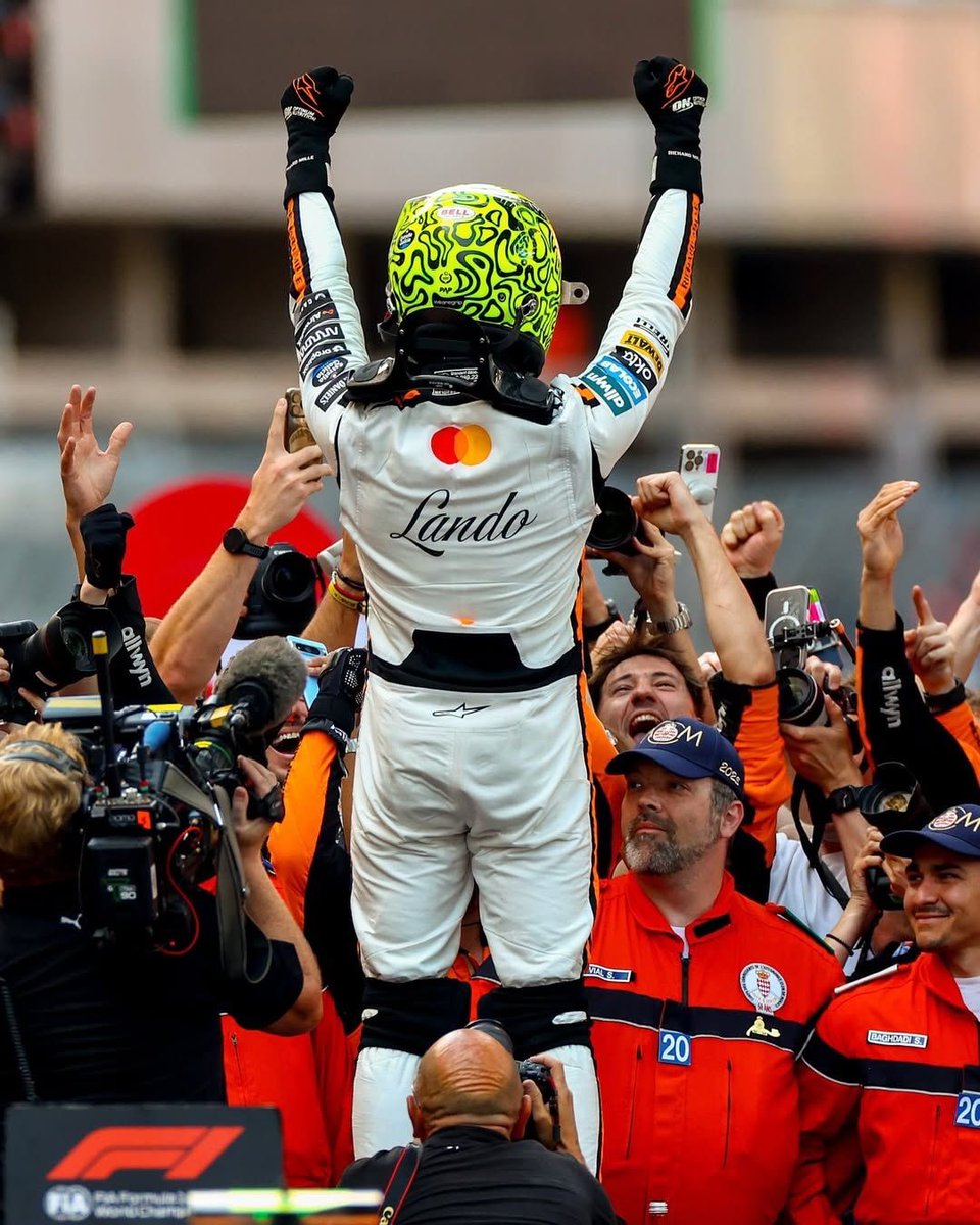 ln4norris's tweet photo. the lando norris performances in white suits. https://t.co/uK7FkoQfGc