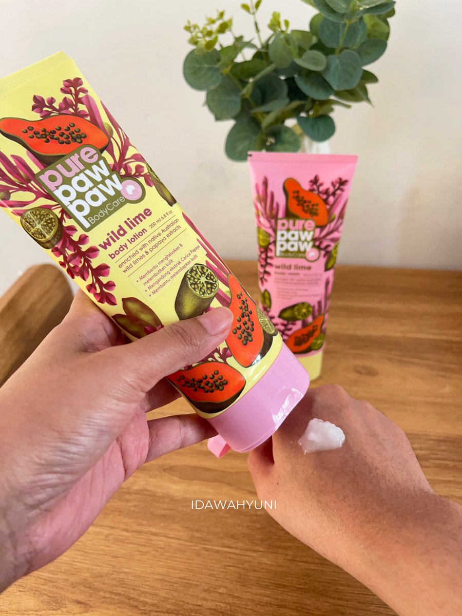 IdaWahyuni1's tweet photo. Akhir-akhir ini kulitku gampang terasa kering, apalagi habis kena AC seharian atau sering keluar rumah. Makanya aku lagi suka pakai Wild Lime Body Wash &amp; Wild Lime Body Lotion dari Pure Paw Paw @purepawpaw #PurePawPaw https://t.co/YFsyKGmraW
