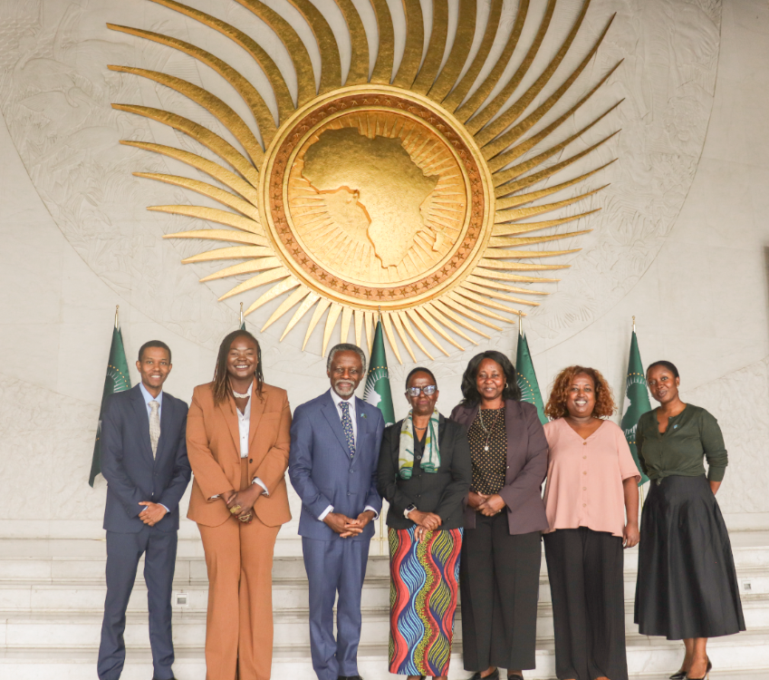 parfait_onanga's tweet photo. I had a productive courtesy call with @Amb_Mulamula on @UNOAU_ collaboration with her Office on Women, Peace and Security, and reaffirmed UNOAU’s support to advancing this key priority. #WomenPeaceSecurity #AUUNPartnership #WPS https://t.co/YEvEmA4GGp
