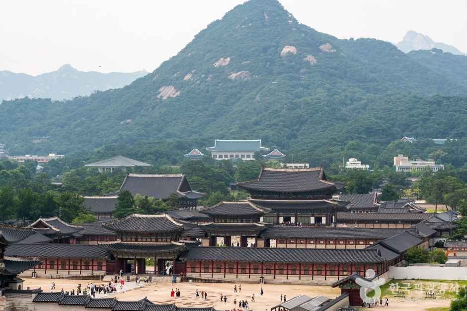 nekomimoid's tweet photo. @KnightOfTh3Wind @FromKulak Asians buildings huge complexes of palatial buildings entirely out of wood (aside from the foundations) really says otherwise. https://t.co/HFgSa83hpm