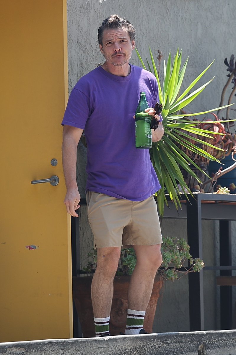 photospascal's tweet photo. Pedro Pascal leaves the gym in Los Angeles. https://t.co/UYkJJzVGxG
