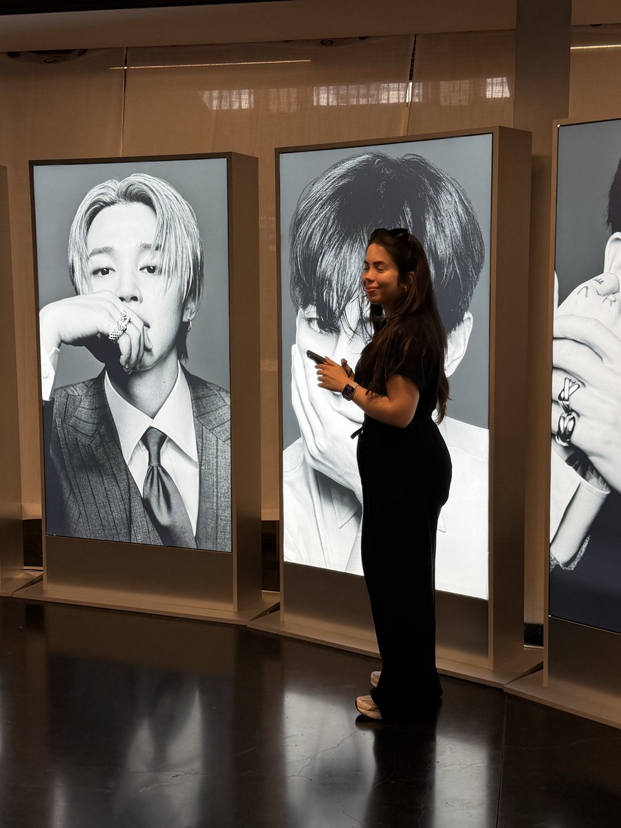 jimiilena's tweet photo. evime gelmiş gibiyim. bangtan nefes alabilmek demekmiş meğer. o kadar yorucu, uykusuz ve aç bir gün geçirdim ki ona rağmen içeri girdiğimde her şey bir anda düzeldi ❤️‍🩹

#BTS_WORLDTOUR_ARIRANG_BRUSSELS https://t.co/XR7R1EVvUs