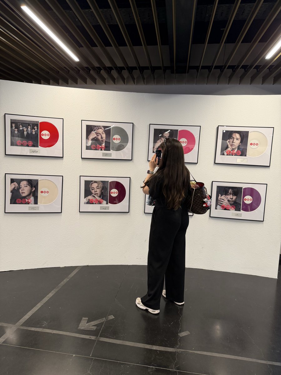 jimiilena's tweet photo. evime gelmiş gibiyim. bangtan nefes alabilmek demekmiş meğer. o kadar yorucu, uykusuz ve aç bir gün geçirdim ki ona rağmen içeri girdiğimde her şey bir anda düzeldi ❤️‍🩹

#BTS_WORLDTOUR_ARIRANG_BRUSSELS https://t.co/XR7R1EVvUs