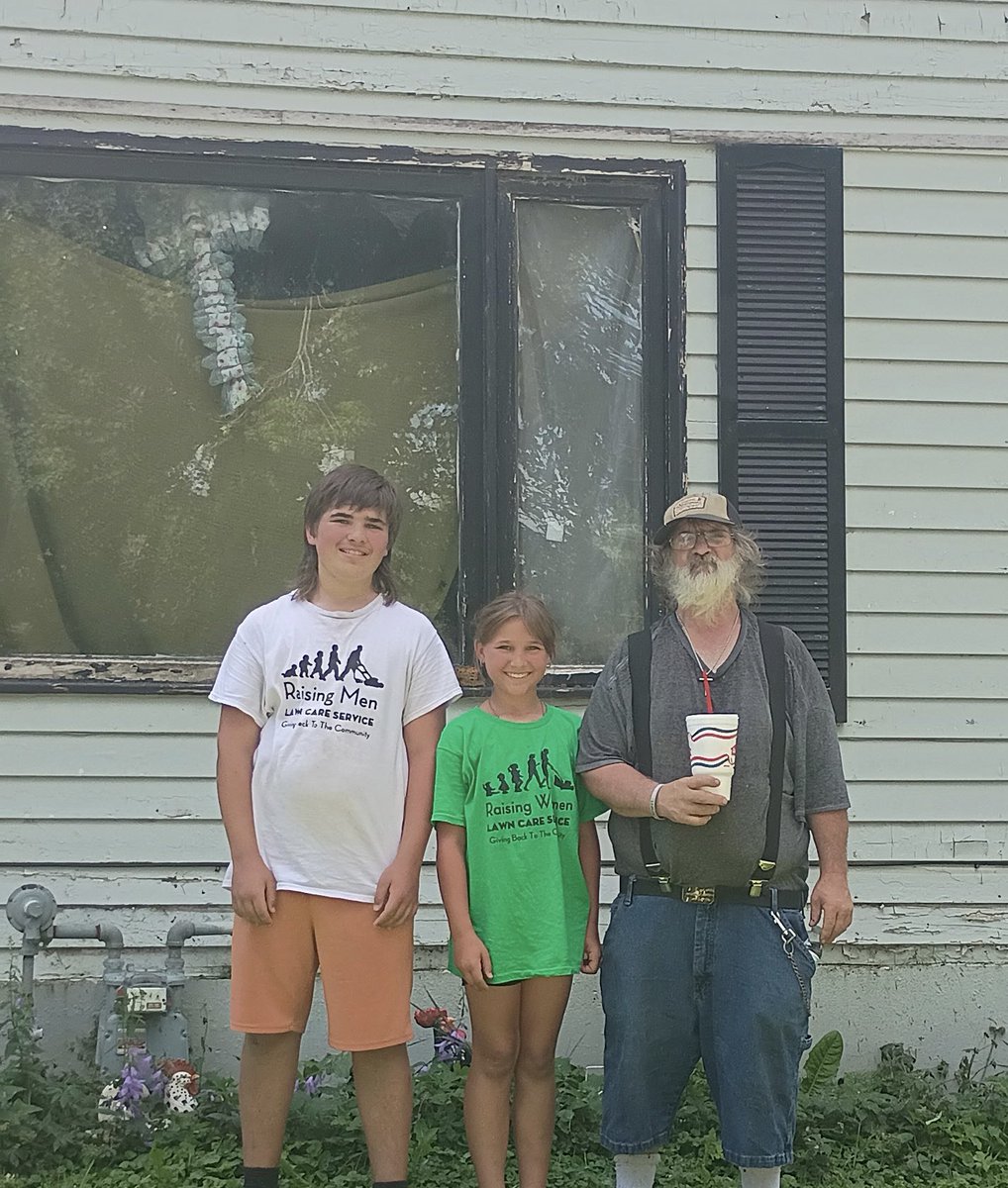 iamrodneysmith's tweet photo. And just like that , they have completed the 50 yard challenge ! Brenden and Laila of Fort Dodge, Iowa have submitted their 50th lawn ! These two have been at since signing up ! I will be visiting them in July to deliver their brand new equipment ! https://t.co/2LQknOd6CE