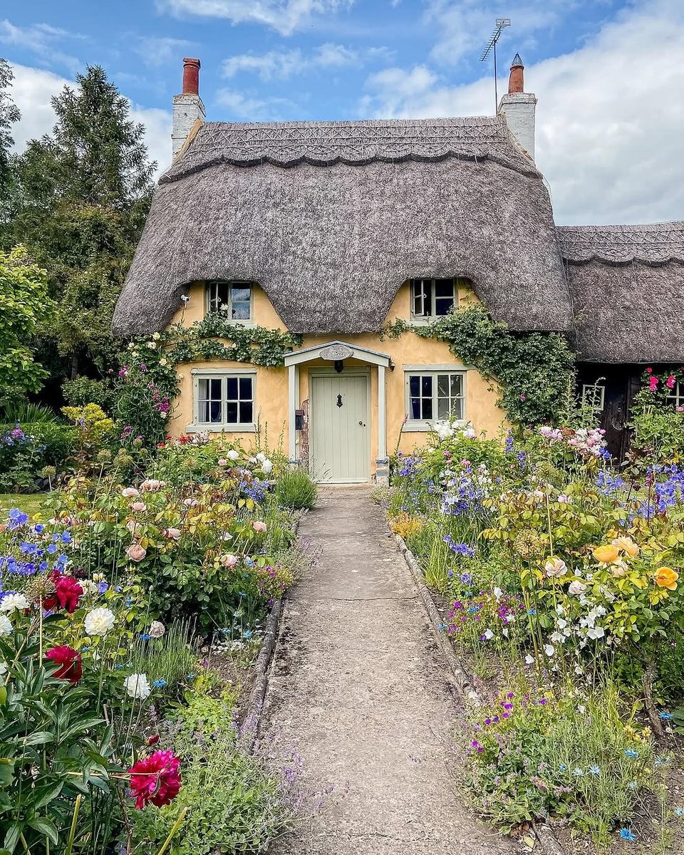 englandcottages's tweet photo. Rose Cottage 🌹 https://t.co/B3pGTjetPg