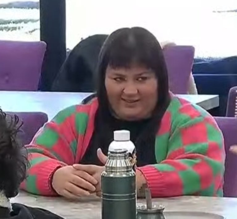 itslautrolo's tweet photo. LA QUE CRITICA VS LA CRITICADA

#GranHermano https://t.co/u0Kqlm8sT6
