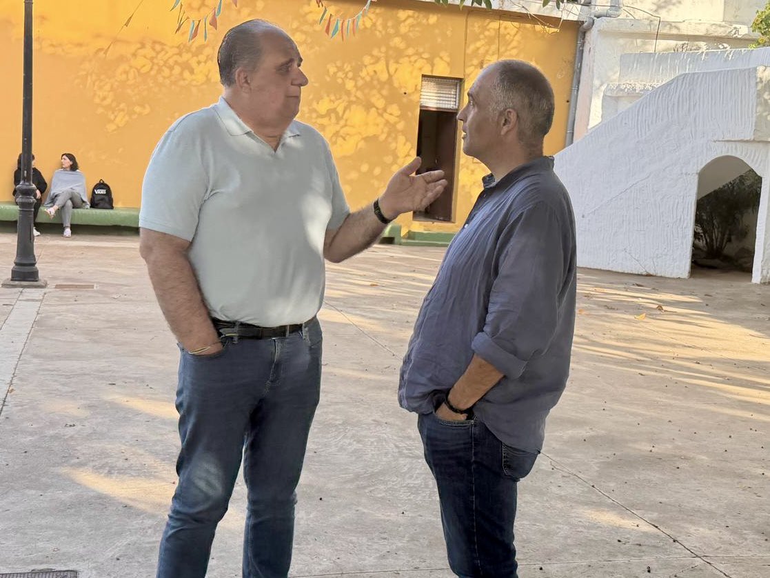 JuanMartel_'s tweet photo. La Breña volvió a ser el punto de encuentro del verso improvisado con la celebración del IV Encuentro de Verseadores. Una cita ya consolidada que reunió a público de diferentes rincones de Gran Canaria y reafirmó el compromiso con nuestra identidad cultural y nuestras tradiciones https://t.co/G787yI2RBU