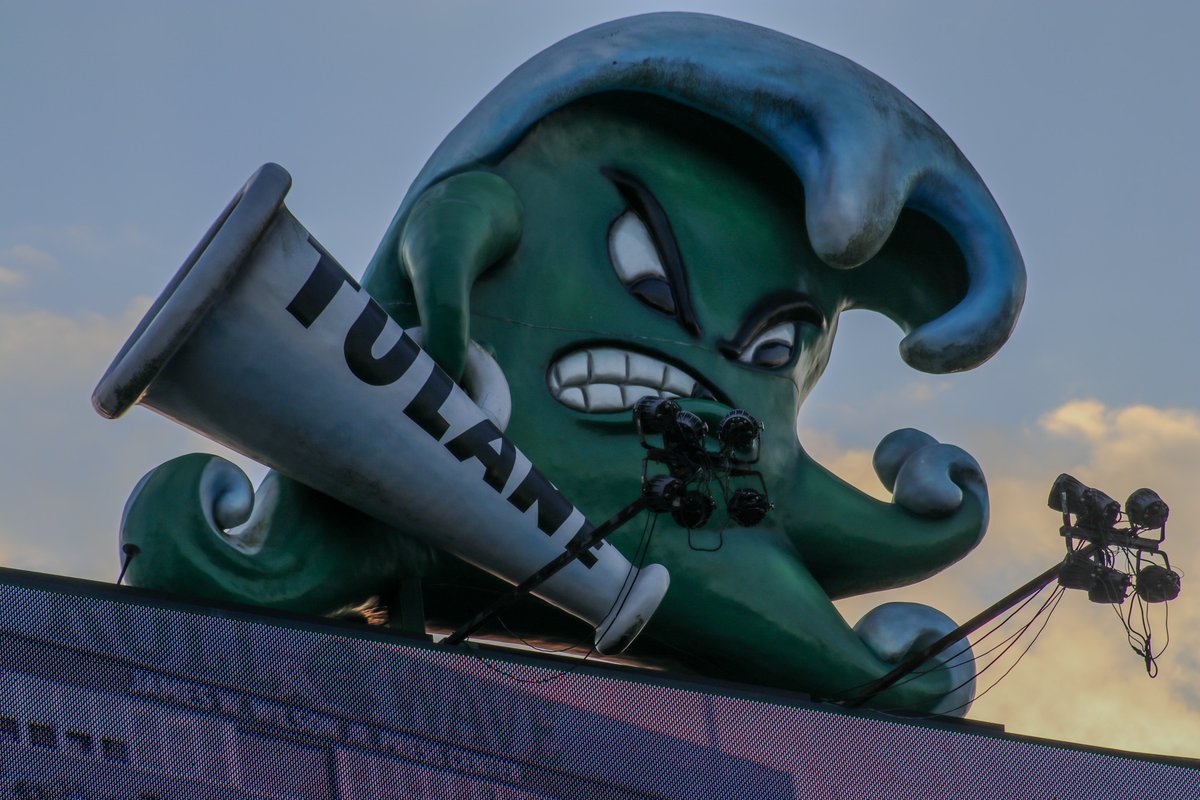 tulanealumni's tweet photo. Patiently Waiting. @GreenWaveFB 

#RollWave🌊 https://t.co/zEcllXJL1C