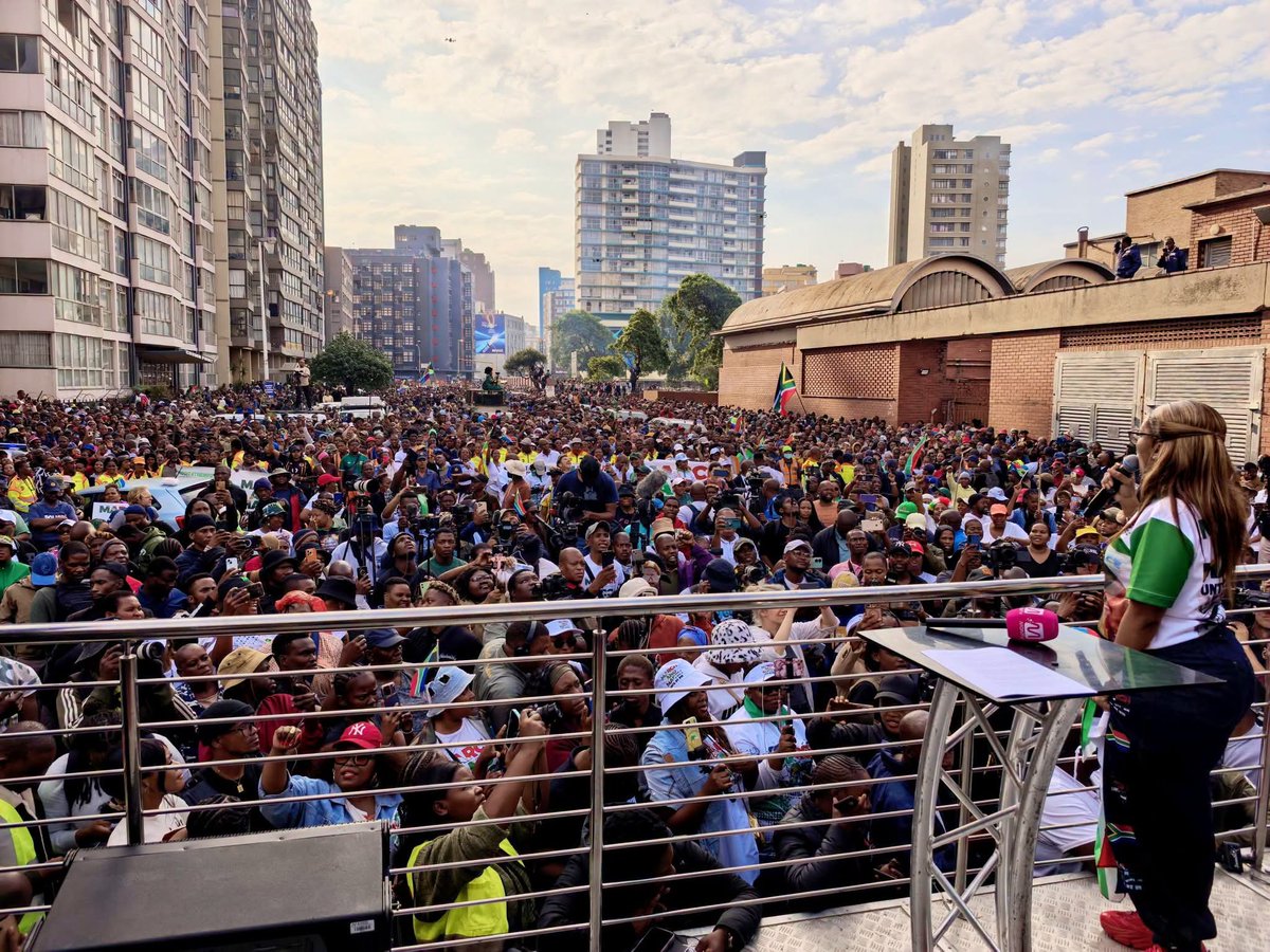 SkinnyRetard's tweet photo. Imagine pulling this crowd without busing in people. 

#Jacinta is the girl that Julius Malema thinks he is https://t.co/KOipaqDDfQ