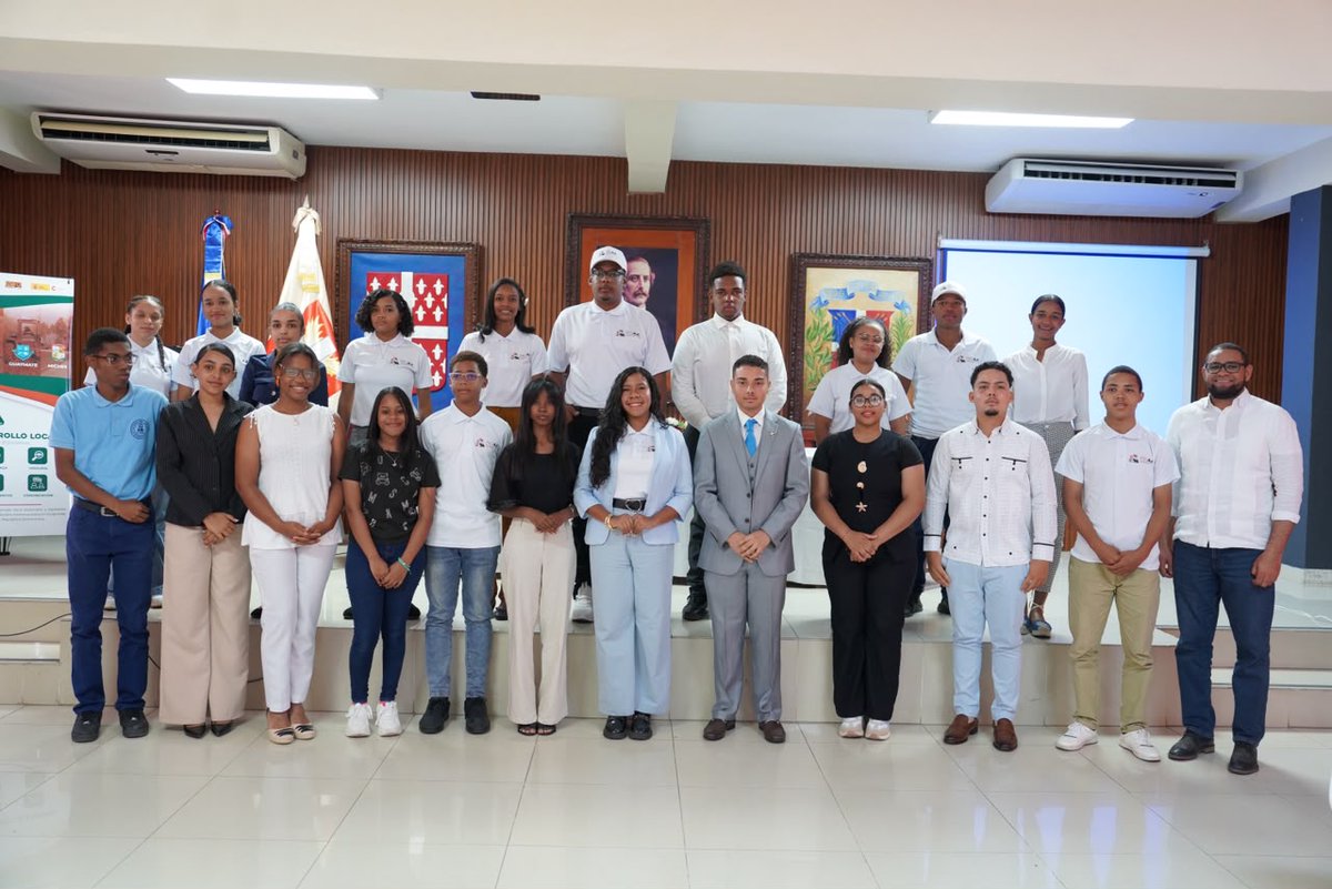 fedomurd's tweet photo. 🇩🇴 La juventud se viste de gala en El Seibo
Fedomu, junto a ASAD y la @AECID_es, realizó la Juramentación del Ayuntamiento Juvenil e Infantil, encabezada por el alcalde Leo Francis Zorrilla.
✨ "Estos espacios crean una gobernanza local genuina para la niñez y la juventud." https://t.co/T4WieKQj4h