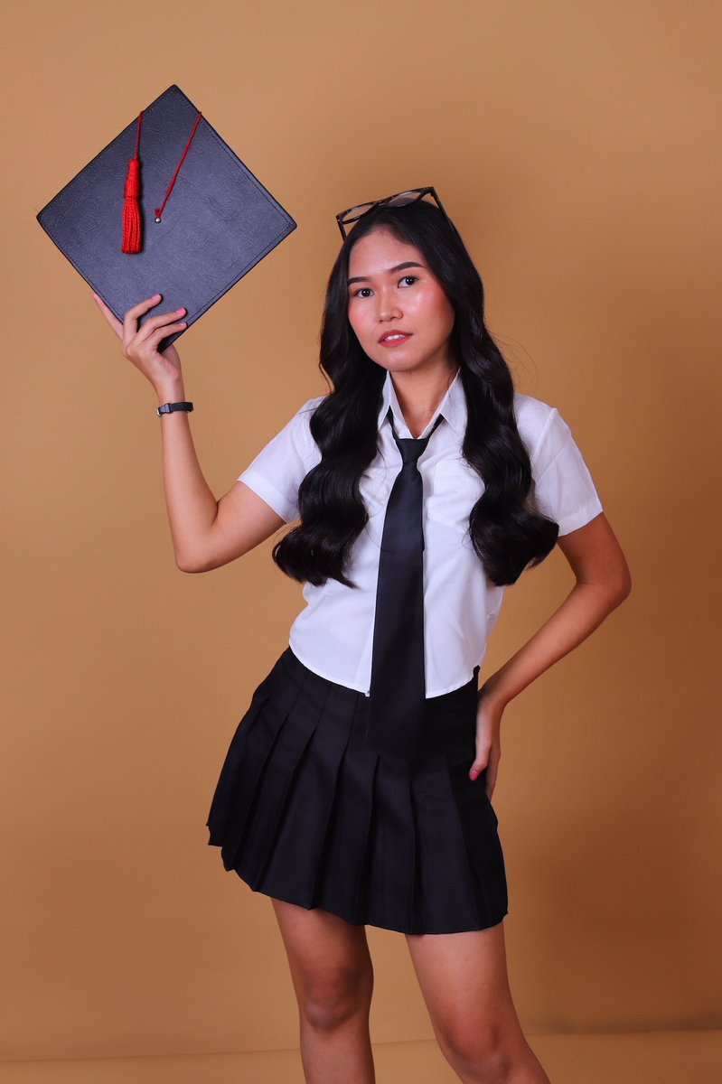 jnygl__'s tweet photo. graduATED. https://t.co/MZoBeq0Wu9