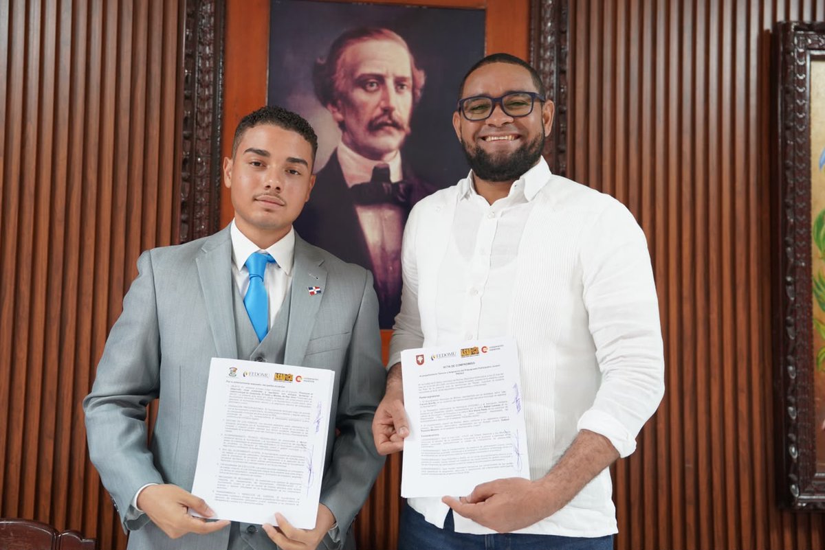 fedomurd's tweet photo. Los nuevos alcaldes/as, vicealcaldes/as y regidores/as juveniles de El Seibo asumieron su compromiso con el desarrollo sostenible, el medio ambiente, la equidad y los derechos de la infancia.
🎗️ Imposición de bandas
 🤝 Firma del Convenio de Co-gestión con el Ayuntamiento https://t.co/wyhW48BODd