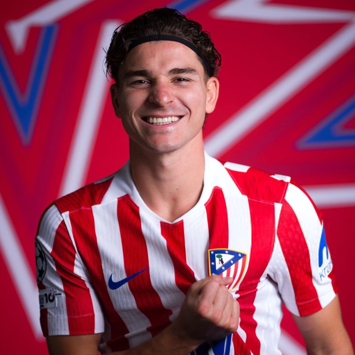 Objetivoatleti's tweet photo. 🚨💣 ÚLTIMA HORA: El Atlético de Madrid ha presentado hoy una denuncia ante la FIFA y la RFEF contra el FC Barcelona por el caso Julián Álvarez.

Solicita a ambos organismos la apertura de un expediente al club azulgrana, así como la correspondiente sanción por negociar con un jugador con contrato en vigor.

@TJCope
