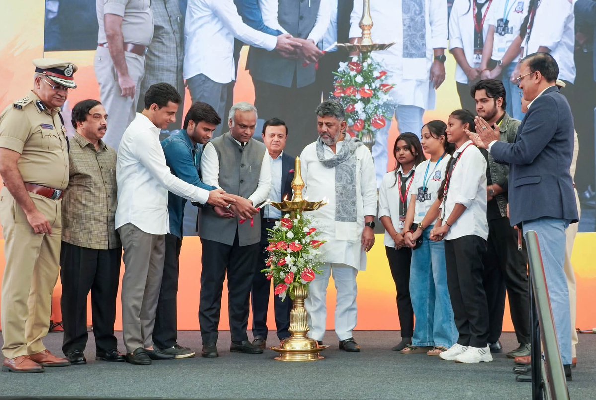 shakeelu99's tweet photo. Sri Rizwan Arshad ji Hon'ble MLA Shivaji Nagar Assembly Bengaluru Karnataka Joined Hon’ble  Chief Minister Shri DK Shivakumar, Home Minister Shri Priyank Kharge, and senior police officials at the International Day Against Drug Abuse and Illicit Trafficking 
#Drugsfreekarnataka https://t.co/eKUBdgdtLp