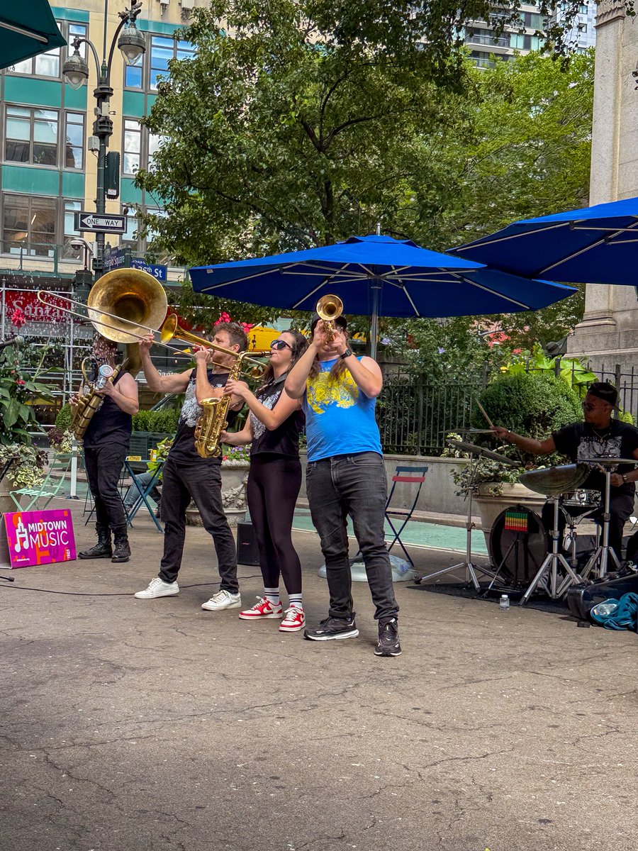 34thStNYC's tweet photo. Triad Brass: Live in Herald Square Park 🎉🎶.

Enjoy everyone’s favorite pop brass band, bringing jams to the park today (6/30) at 2:30pm 🎺👏.

More info: https://t.co/tiPQBU7Xy9 https://t.co/rUUyCBRr96