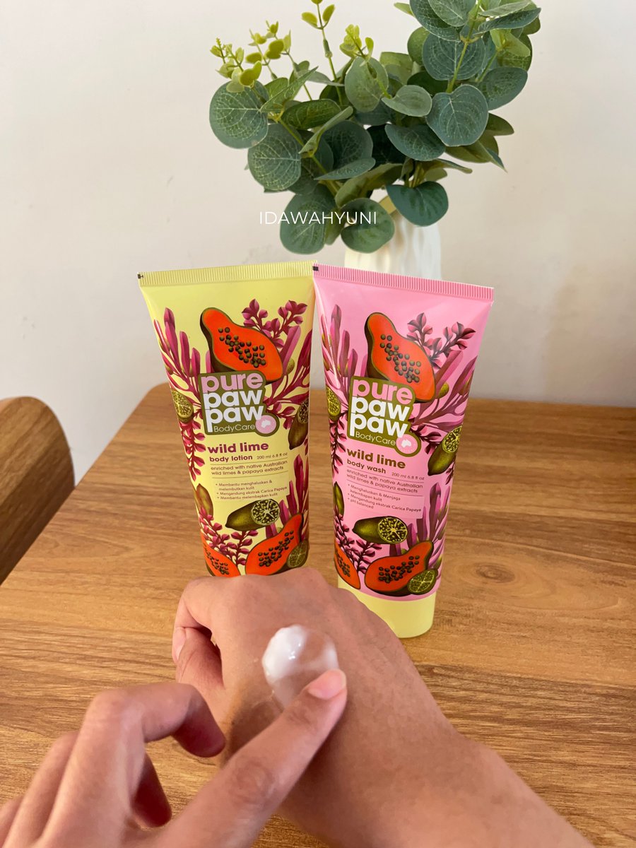 IdaWahyuni1's tweet photo. @purepawpaw Pertama mandi pakai #PurePawPaw Wild Lime Body Wash
- Enriched with native Australian wild limes &amp; Carica Papaya extract
- pH balanced, menjaga kelembapan kulit.
Lanjut pakai #PurePawPaw Wild Lime Body Lotion. Teksturnya ringan, cepat meresap, &amp; bikin kulit lebih lembut https://t.co/5VE7pNbDYb