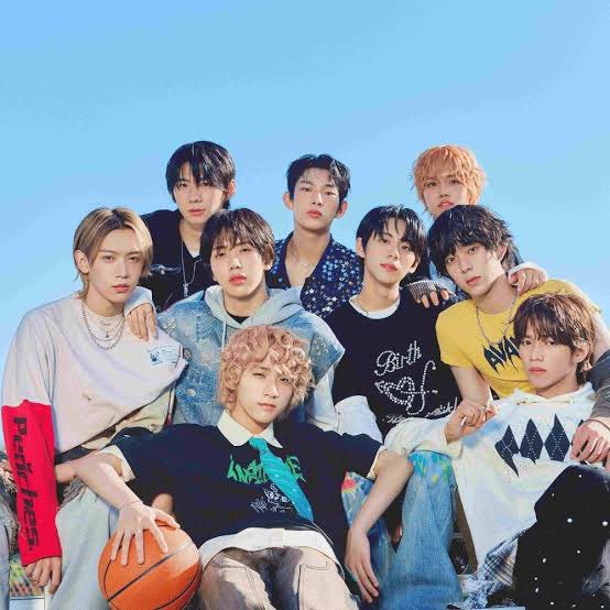 ShellyDaGrandma's tweet photo. Oh how time flies by, I still remember the debut like it was yesterday. The anticipation waiting for you guys to finally release your first song as AHOF. I love you guys so much, and I’m so happy to have been FOHA from the beginning. Happy 1 year AHOF!!
#AHOF1stAnniversary https://t.co/1OOBUVGNsw
