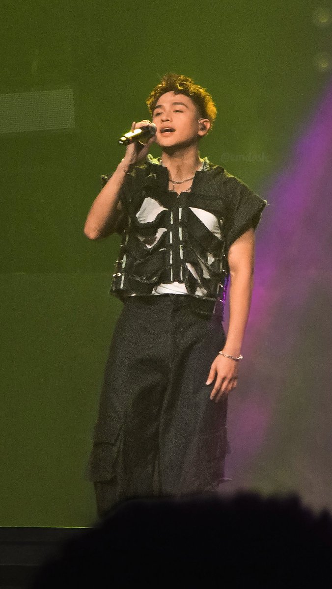 emdash_'s tweet photo. Pics from my first VXON concert 😄

VXON KALAWAKAN SA NFT

#VXON #VXONKalawakan
#KalawakanTheEvolution

15/15 https://t.co/lLEqNiPary