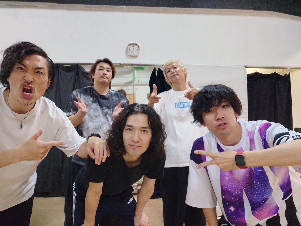 spiralchariots1's tweet photo. #小劇殺陣
稽古場写真アップできず💦
その位稽古に集中してます!本番終えた合流組が昨日今日と素晴らしいモチベーションを見せてくれて、忙しい中作品への熱を滾らせてくれていたのかと思うと感謝しか御座いません⚔️

来週には本番！
応援グッズ「ミニ光剣」販売は7/4まで
https://t.co/wMhXyVwGww https://t.co/DESDEk3Cvp