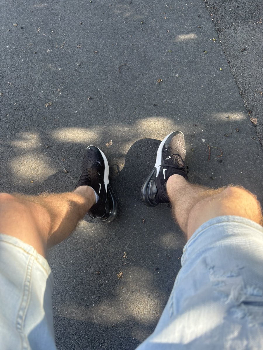 footmasterhun's tweet photo. Summer time for the Master... which means my relaxation is your financial responsibility. ☀️💸

#Hungarianfootmaster #footslave #sneakermaster #musclealpha #findom #cashtribute https://t.co/lIuWgAbJwo