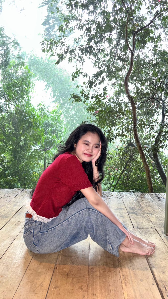 nyawraara's tweet photo. buat adik adik yang ngurusin hidup orang terus, ini namanya touch some grass yaa. 

go outside, smell fresh air, spend time with the ones you love, with your friends, your family! yuk stop julid sama hidup orang lain. nothing benefits you from that honey 💋 https://t.co/fNYrrRf0RE
