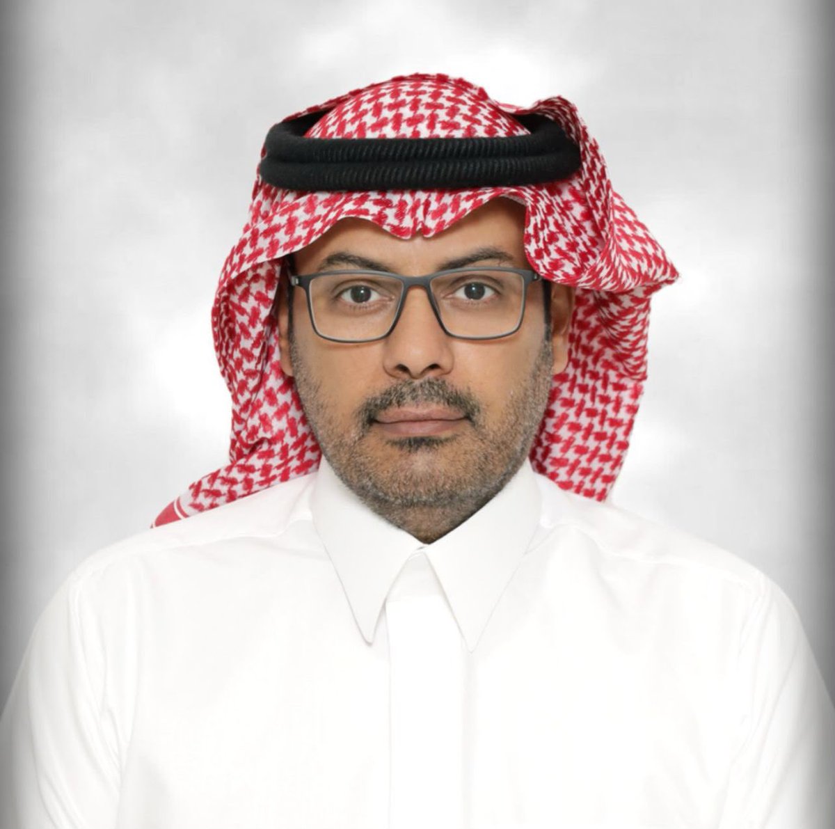ToAlanzy's tweet photo. يتقدم نادي ملتقى المبدعين الثقافي، ممثلًا برئيسه وأعضاء مجلس الإدارة ومنسوبيه، بأصدق التهاني وأطيب التبريكات إلى عضو النادي سعادة اللواء مشعل بن جريد العنزي بمناسبة صدور الأمر الكريم بترقيته إلى رتبة لواء.

وأكد النادي أن هذه الترقية تأتي تتويجًا لمسيرة حافلة بالعطاء والإخلاص والكفاءة، وما قدمه سعادته من جهود مخلصة في أداء واجباته الوطنية، سائلين الله عز وجل أن يجعل هذه الثقة دافعًا لمزيد من التوفيق والنجاح، وأن يعينه على تحمل مسؤولياته وأداء الأمانة على أكمل وجه.

كما أعربت إدارة النادي عن اعتزازها بهذه المناسبة، متمنيةً لسعادة اللواء مشعل بن جريد العنزي دوام التوفيق والسداد، وأن يبارك الله له في هذه الترقية، وأن يوفقه لمواصلة مسيرة الإنجاز وخدمة الوطن في ظل القيادة الرشيدة
@moltqa_mobdeen