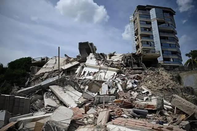 ACambiarlos's tweet photo. Los miles de muertos en Venezuela no son causa del terremoto, son causa del socialismo - comunismo.
Con su corrupción construyeron edificios igual que las casas COPEVA del lagos.
Los verdaderos violadores sistemáticos de ddhh. 150 millones de muertos y siguen matando.
#PCyFA https://t.co/frzIRREF2j