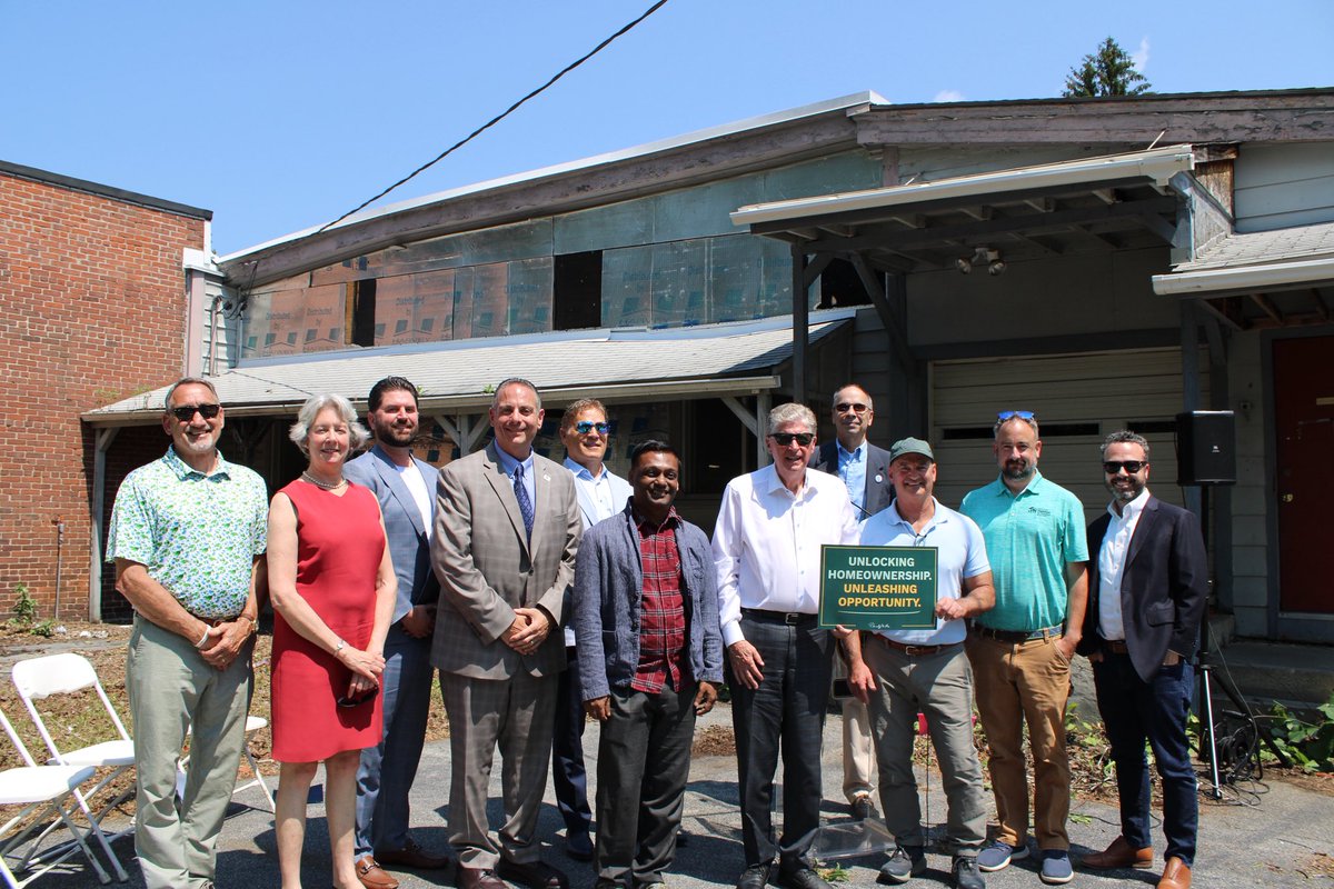 RIEOHousing's tweet photo. Yesterday, we awarded $7.5M to expand affordable homeownership opportunities, supporting the development of 172 homes statewide! 🎉

And we’re not done yet. Another $12.5M for affordable homeownership development is now open for applications. 

Read more: https://t.co/310dsjccdT https://t.co/2Bb8eLJUFJ