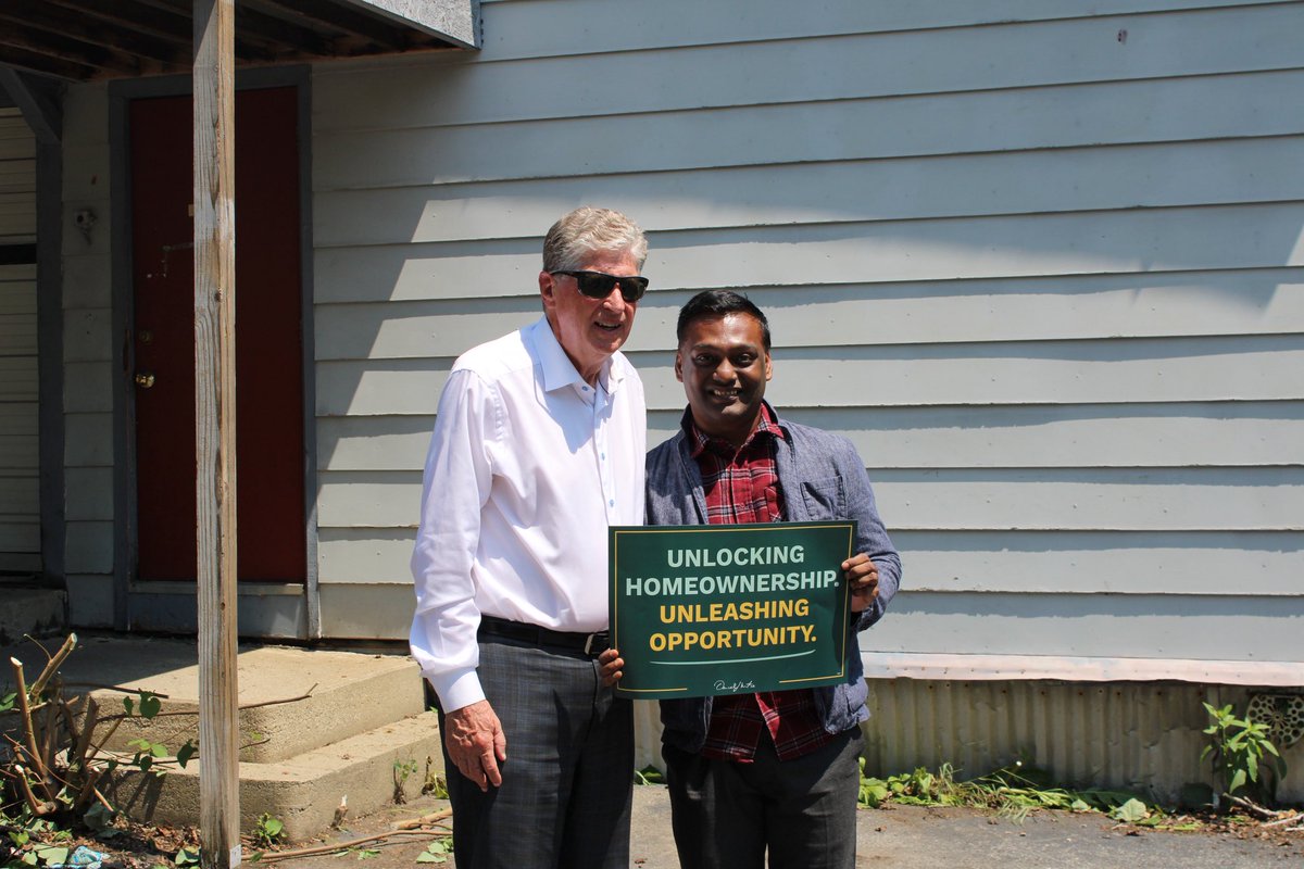 RIEOHousing's tweet photo. Yesterday, we awarded $7.5M to expand affordable homeownership opportunities, supporting the development of 172 homes statewide! 🎉

And we’re not done yet. Another $12.5M for affordable homeownership development is now open for applications. 

Read more: https://t.co/310dsjccdT https://t.co/2Bb8eLJUFJ