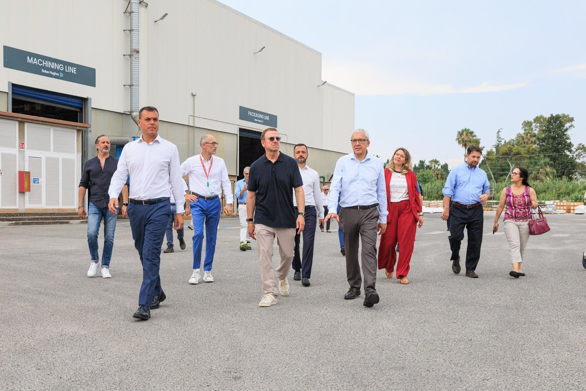 USAmbItaly's tweet photo. Great visiting @bakerhughesco plant in Vibo Valentia and meeting the talented team behind its long tradition of engineering excellence. Proud to see American excellence drive technological innovation, create jobs, and strengthen shared prosperity in southern Italy. 🇺🇸🇮🇹 https://t.co/vluoCzNfWQ