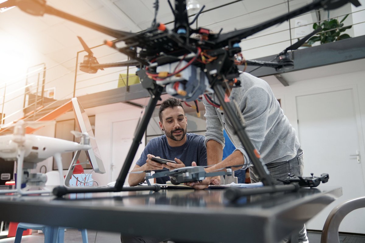 OntUniv's tweet photo. From startup incubators & research commercialization to co-ops & internships, universities are partnering with industries to drive innovation across Ontario & beyond – strengthening our economy & communities. Learn more: https://t.co/6K23SL7Pnf #ONpse https://t.co/8AjIip4kIC
