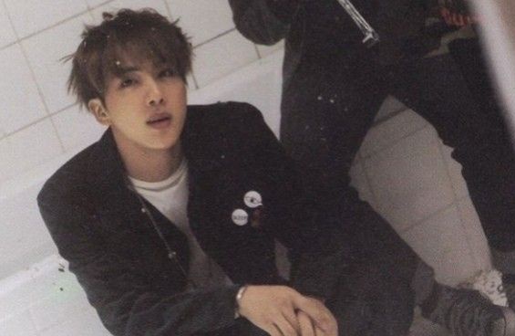 LoveHateHimMin's tweet photo. HYYH Jin 🥀 https://t.co/2uUNucgX1T