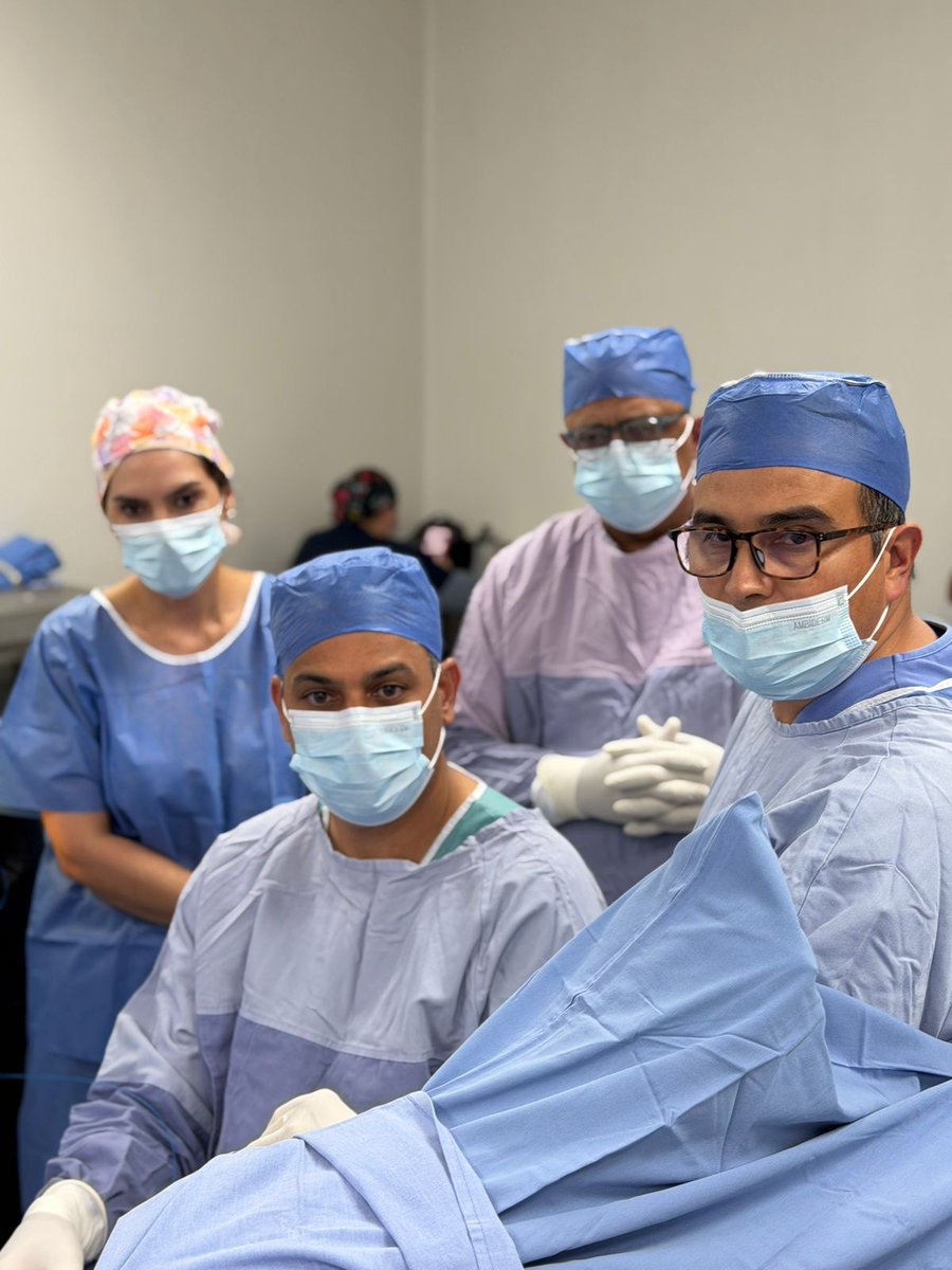quanta_system's tweet photo. #QuantaSurgicalTrainingLab🚀
👨⚕️Thanks to Dr. @endohugologo
🏥Hospital Ángeles Andares and Hospital México Americano - Guadalajara, Mexico🇲🇽
🩺#CyberHo with #QuantaMagnetoTechnology🧲
👥Doctors from 🇩🇴🇨🇷
#UrologyInnovation #QuantaSystem #BeQuanta https://t.co/EZM1TT3JSa
