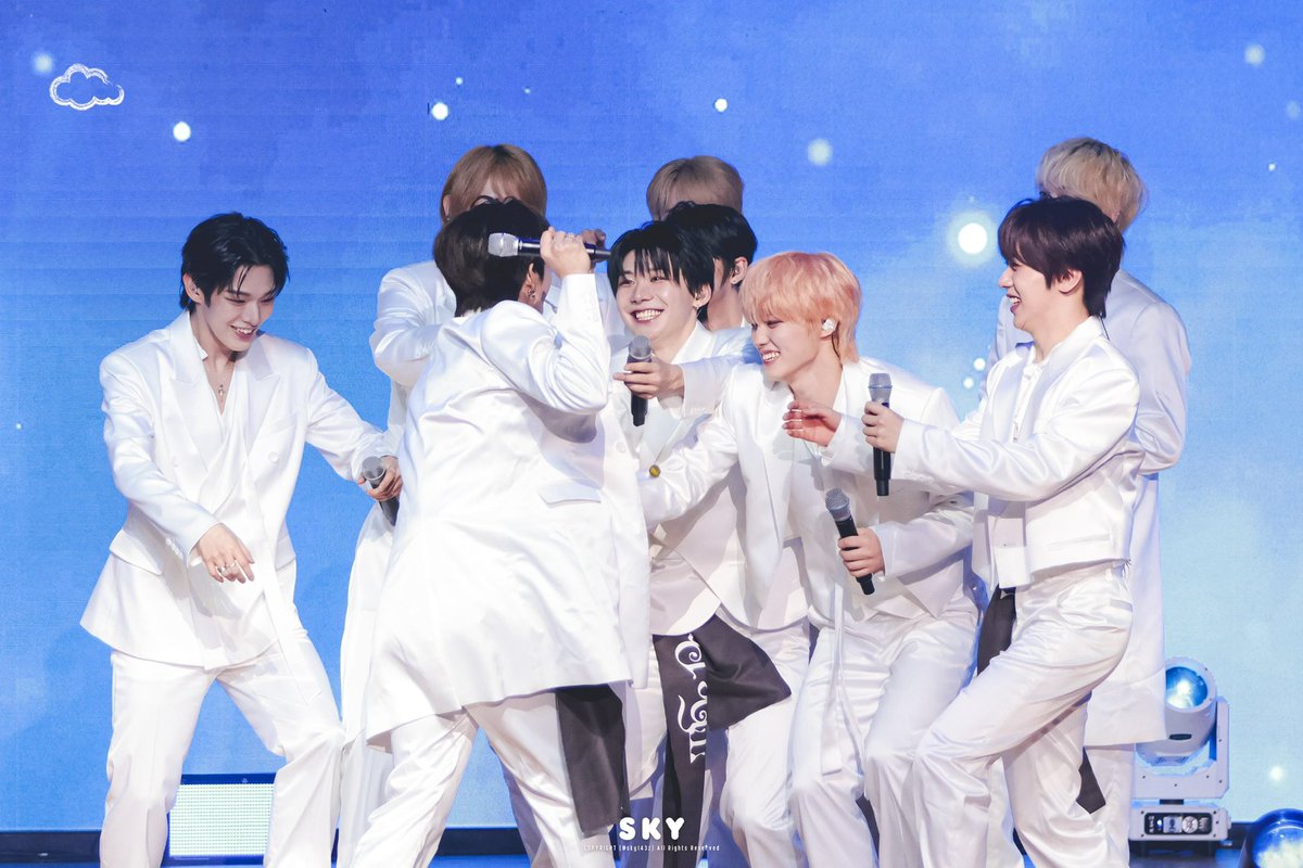 _ssnzz's tweet photo. 데뷔 1주년 축하해~~!!! 
데뷔 때 부터 열심히 달려온 우리 아홉 정말 수고했어~
너무너무너무 잘했고 자랑스러웠고 사랑스러웠고 고마웠어🥺

항상 네 팬인 자랑스럽게 만들어줘서 고마워🫶🏻

오래오래 건강하게 노래하자!! 

#아홉
#아홉이들_태어난지_1년 https://t.co/xwis7wLLdm