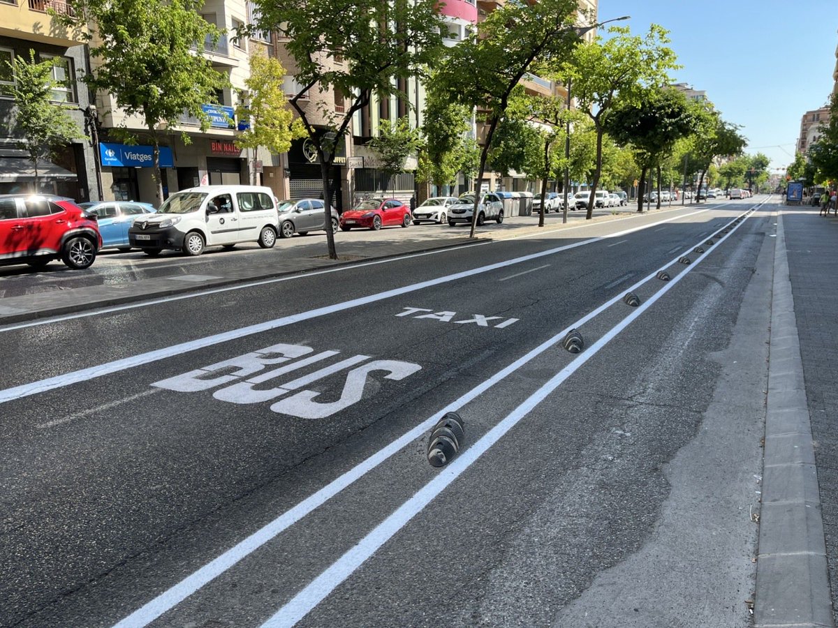 flarrosa's tweet photo. 🚧 Repintem Rambla d’Aragó i Prat de la Riba per tenir carrers + visibles i contribuir a una mobilitat segura! Continuem avançant cap a una Lleida + amable per a tothom! https://t.co/qMgwbdaWDg