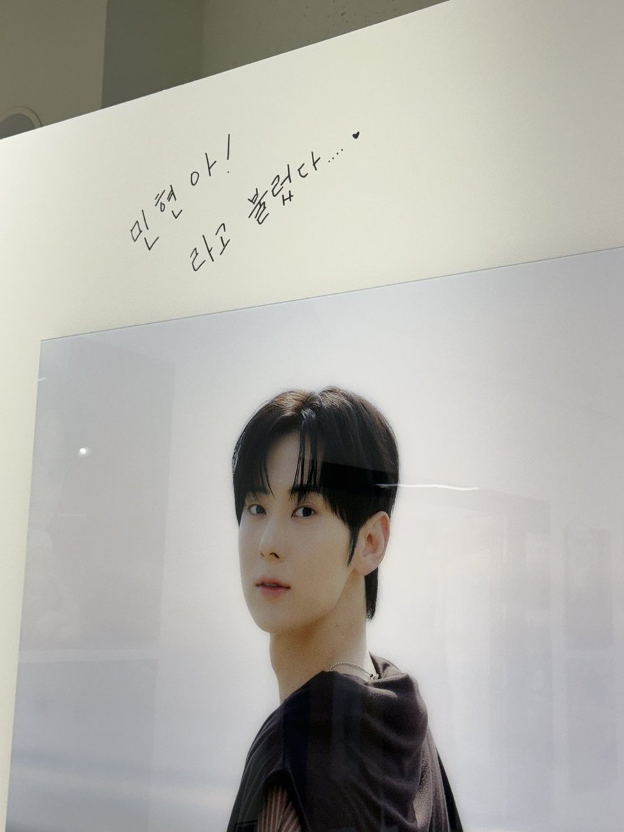 Min95895's tweet photo. 이쁜이는뒤를돌아봅니다 https://t.co/JrglPs4yJd