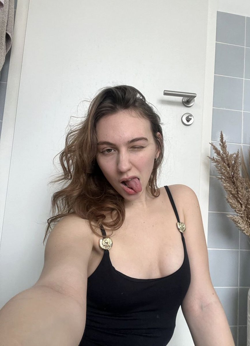ManuVielmo's tweet photo. Mirror pic mood. Donât scroll too fast ð https://t.co/ugAjGokTPp