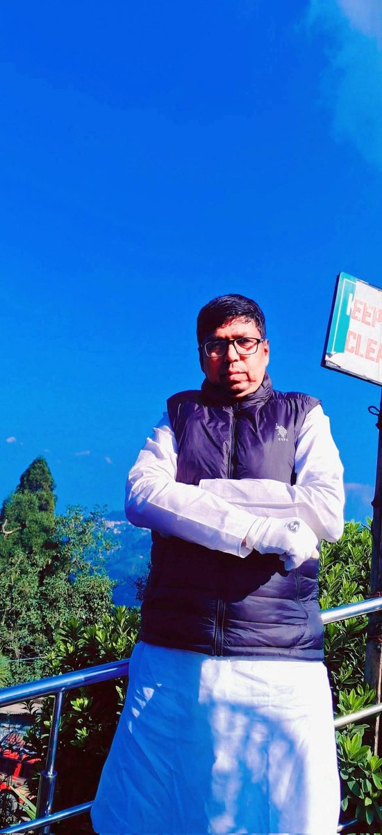 sadrul_mohammad's tweet photo. आँख खोलू तो, चेहरा मेरी माँ का हो,
आँख बंद हो तो, सपना मेरी माँ का हो,
मैं मर जाऊं तो, कोई गम नहीं लेकिन,
कफ़न मिले तो, दुपट्टा मेरी माँ का हो… https://t.co/1W3o6yyRDj