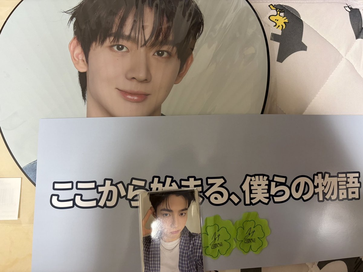 eimykuroneko's tweet photo. 今日AND2BLE天井の方で見てたんですｹﾄﾞ帰りうちわ仰ぎながら歩いていたら落下物くださった方がおりました、挨拶もそこそこに信号を渡ってしまってすみません、ありがとうございました（^人^） https://t.co/Jj71pw0FQQ