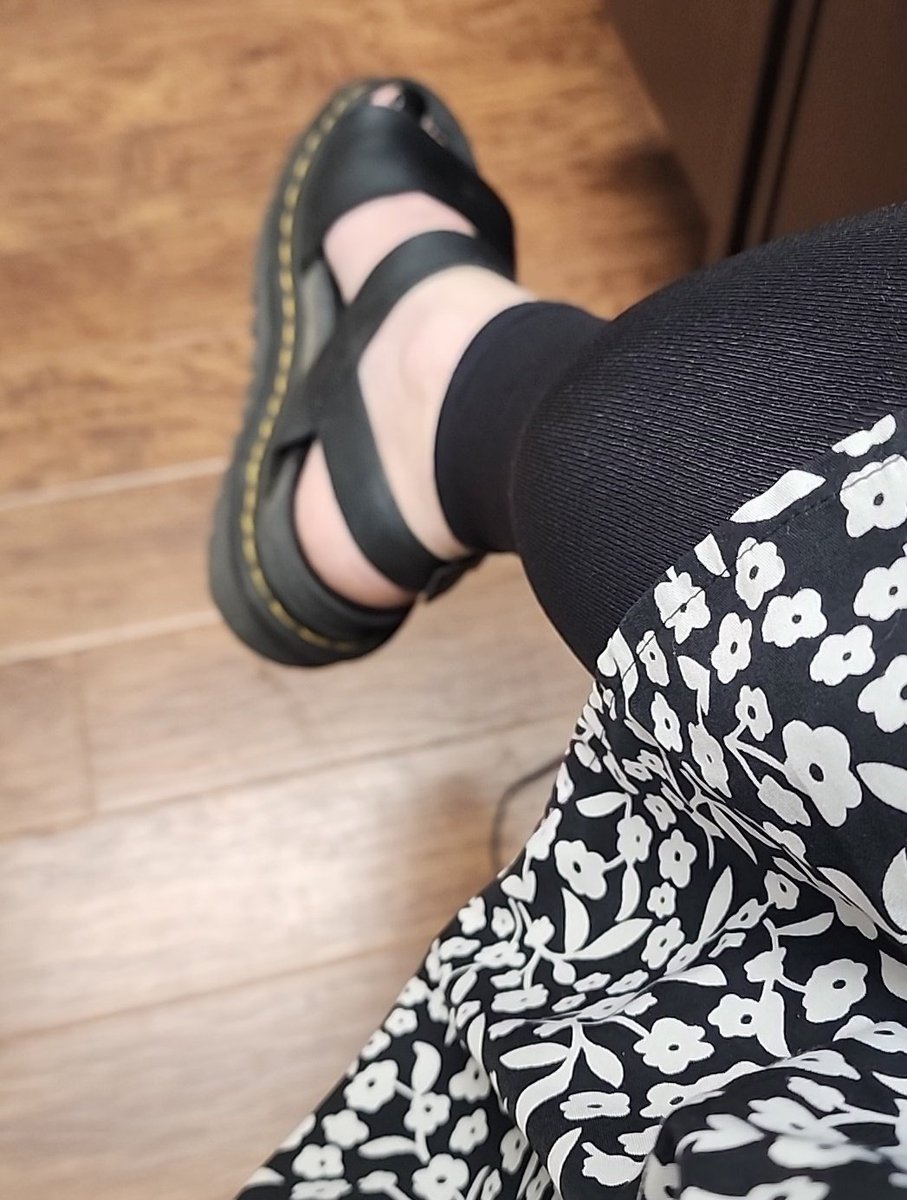 BabyGirlSilly's tweet photo. My sandals need a spit shine. https://t.co/BLFqavkL3G