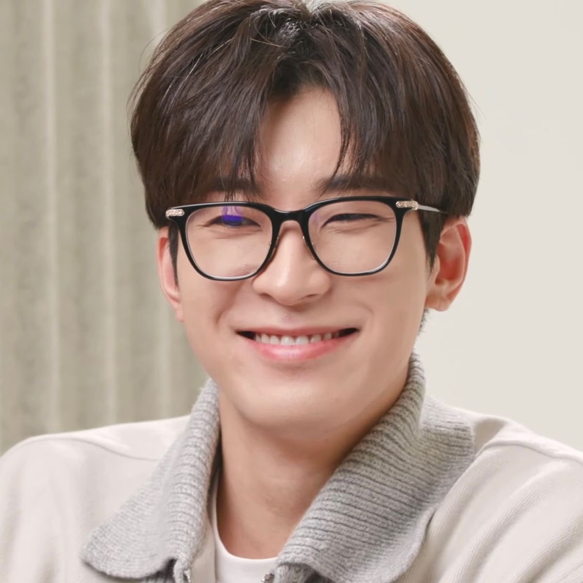 _wonuwo's tweet photo. IT'S JEON WONWOO'S BIRTH MONTH EVERYONE! 🐈‍⬛ https://t.co/h859kZ7CjL