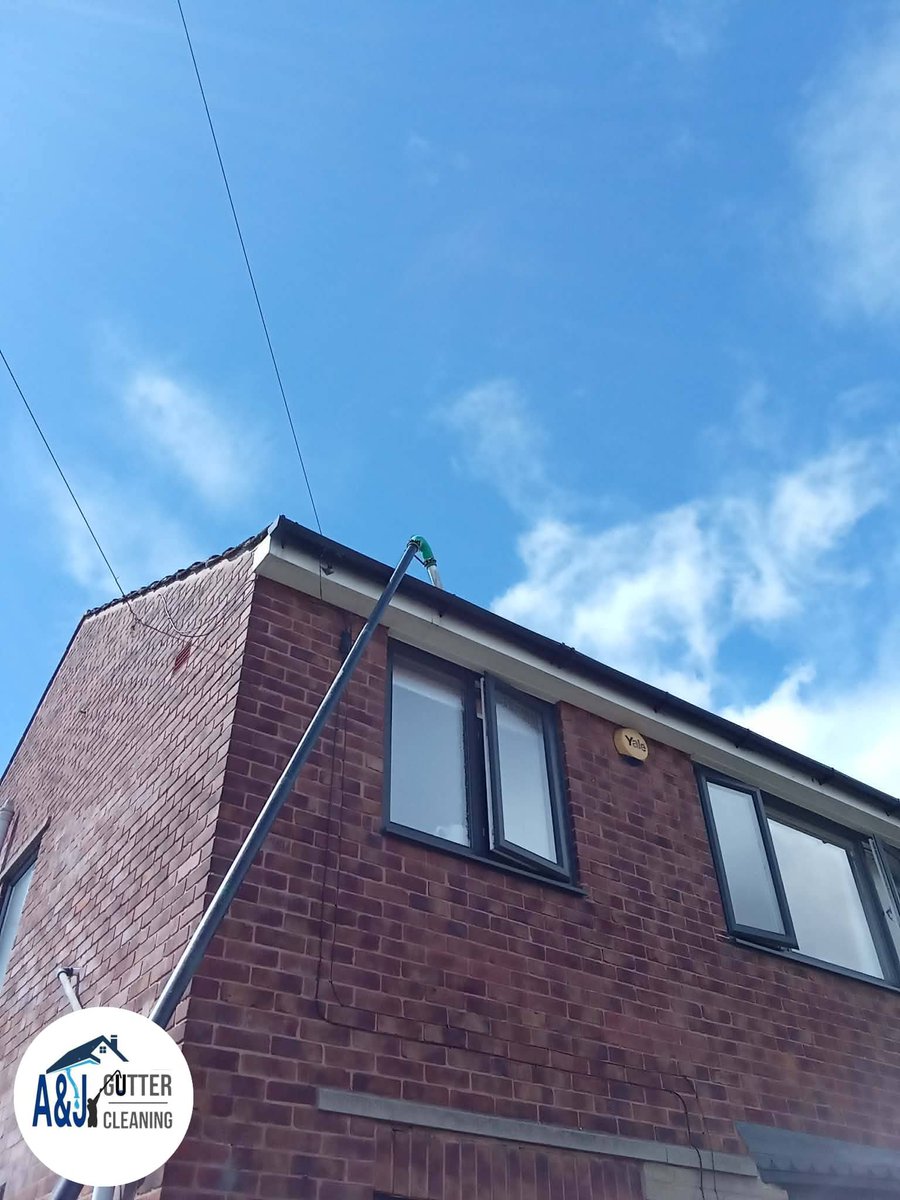 ajgutterclear's tweet photo. 2nd job from Sunday was on orgreave estate, Rotherham where I was brought up. Very dry gutters moss & debris removed. Sorted. On to filey tomorrow #Bridlington #Hunmanby #Bempton #Flamborough #filey #Driffield #gutterclearing #sheffield #beeford #leven #eastyorkshire #Hornsea https://t.co/AEi02Ee0Pr