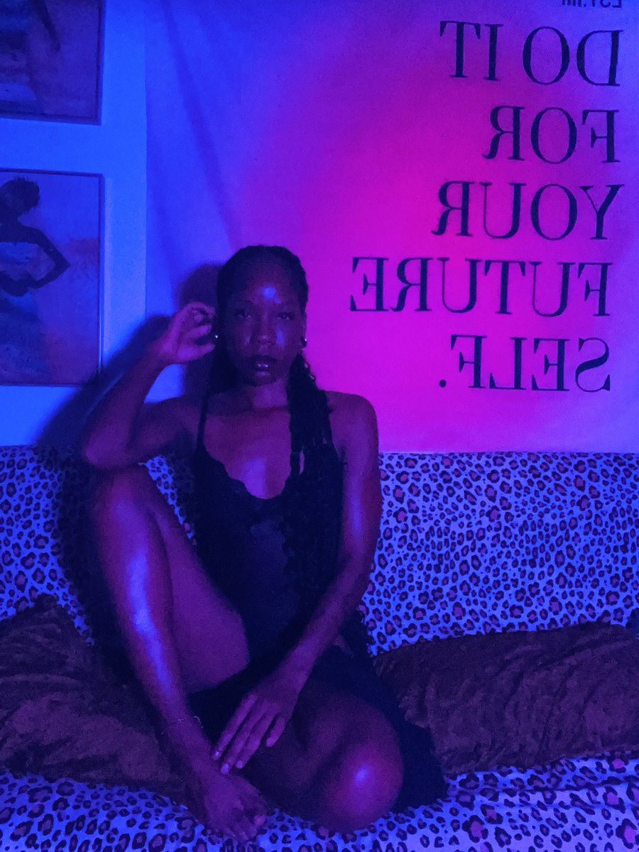erotic_creatrix's tweet photo. I became interested in sacred sexology after reading Sacred Woman by Queen Afua and The Sexual Teachings of the White Tigress by Hsi Lai. These books began my journey in kundalini energy and how the chakras connect to sexuality. 

Ten years later, I am officially enrolled in school for a Master’s in Sacred Sexology. I’m super excited for this phase of my life and the wisdom I will gain to further myself as the powerful woman that I am.