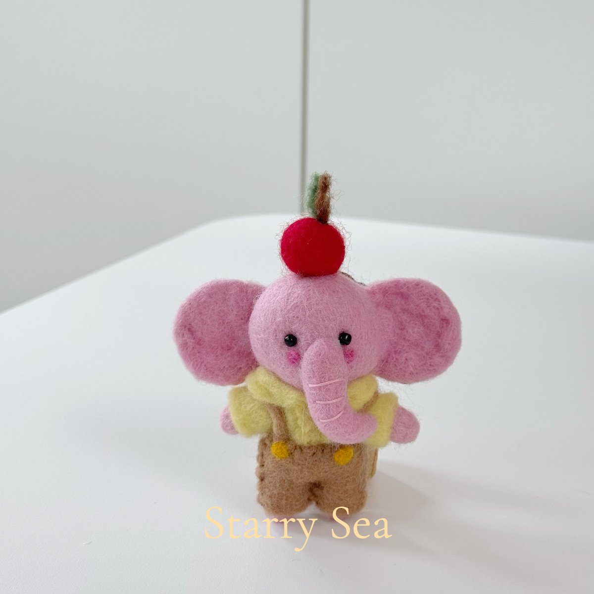 FAIZY6's tweet photo. Just finished this cute felt keychain!  Easy, cheap craft perfect for beginners – grab some felt sheets and scissors to try tonight!  #HandmadeCrafts https://t.co/fgs5XVVznr
