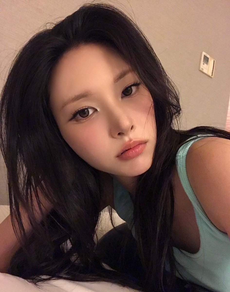 yunahslauv's tweet photo. what the hell https://t.co/pC2SKQOt6G