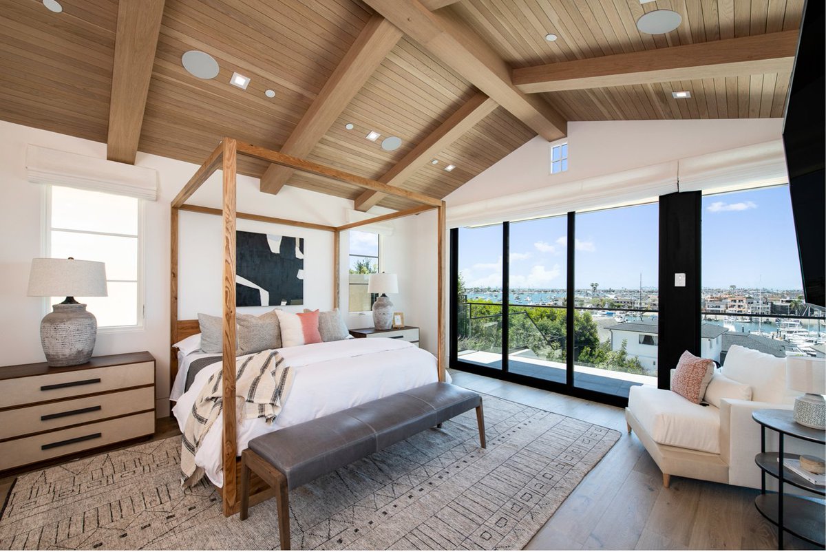 AmericanHardwds's tweet photo. Narrow, plain-sawn #AmericanHardwoods planks on a cathedral ceiling create a warm and expressive look, their ray fleck catching light across the full span of the room.
#RealAmericanHardwood #realwood #walls #flooring #interiordesign #homedesign #decor #home #homedecor #hardwood https://t.co/dSzWBI67yj