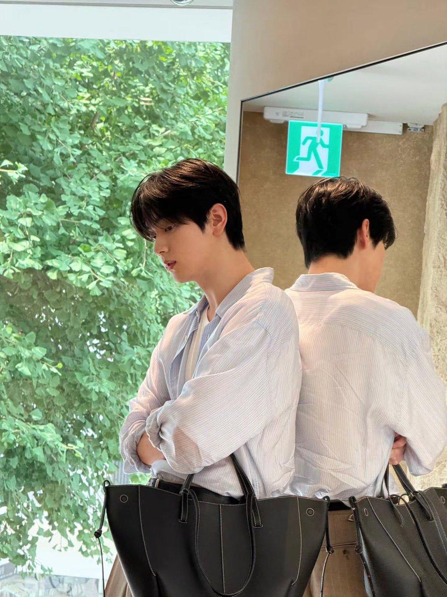 teddie_20's tweet photo. [ Soobin posted 🌟 IG ]
260630 - 22:24 KST - page.soobin

~> #광고 Seoul meets @/polene_paris 👜💚

#polene #폴렌느 #레더아틀리에 #폴렌느서울스토어

(2)

#SOOBIN #수빈
#투모로우바이투게더 #TXT
#TOMORROW_X_TOGETHER https://t.co/Zg9KQvXzgw