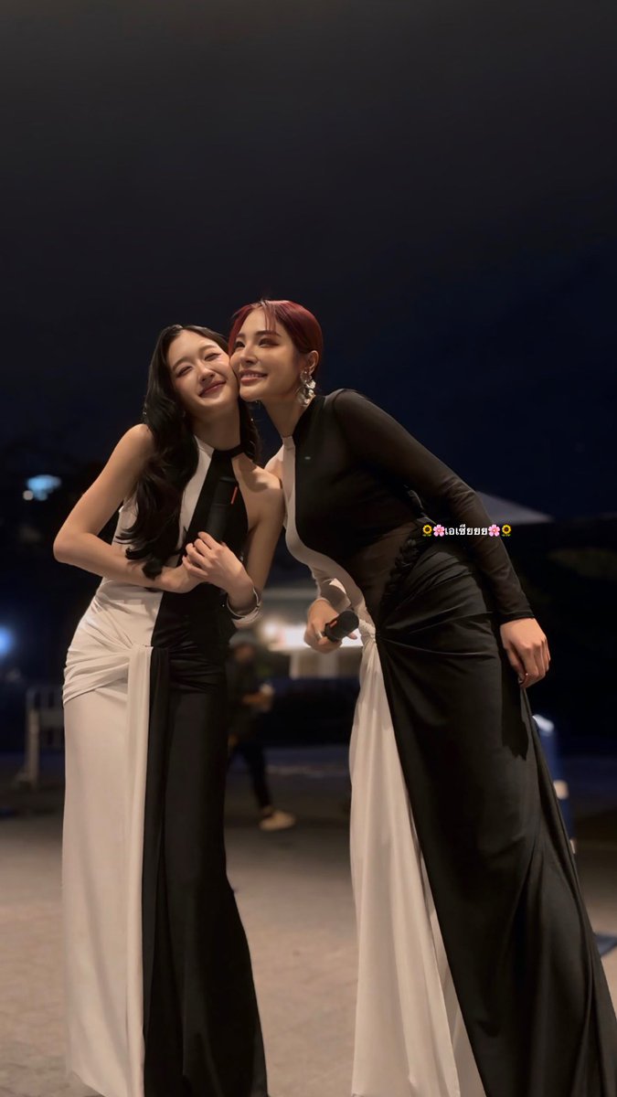 ALixiaaaaaaaa's tweet photo. อยู่กันแค่สองคนละม้างงงง
จ้าๆๆๆ ทั้งโลกมีแค่เราจ้าาาา🫪

ชอบนะขออีก🤭

FAYEATOM AT TVHLM AWARDS
#TVHLMA2026xFayeAtom https://t.co/L7NnQXsTBX