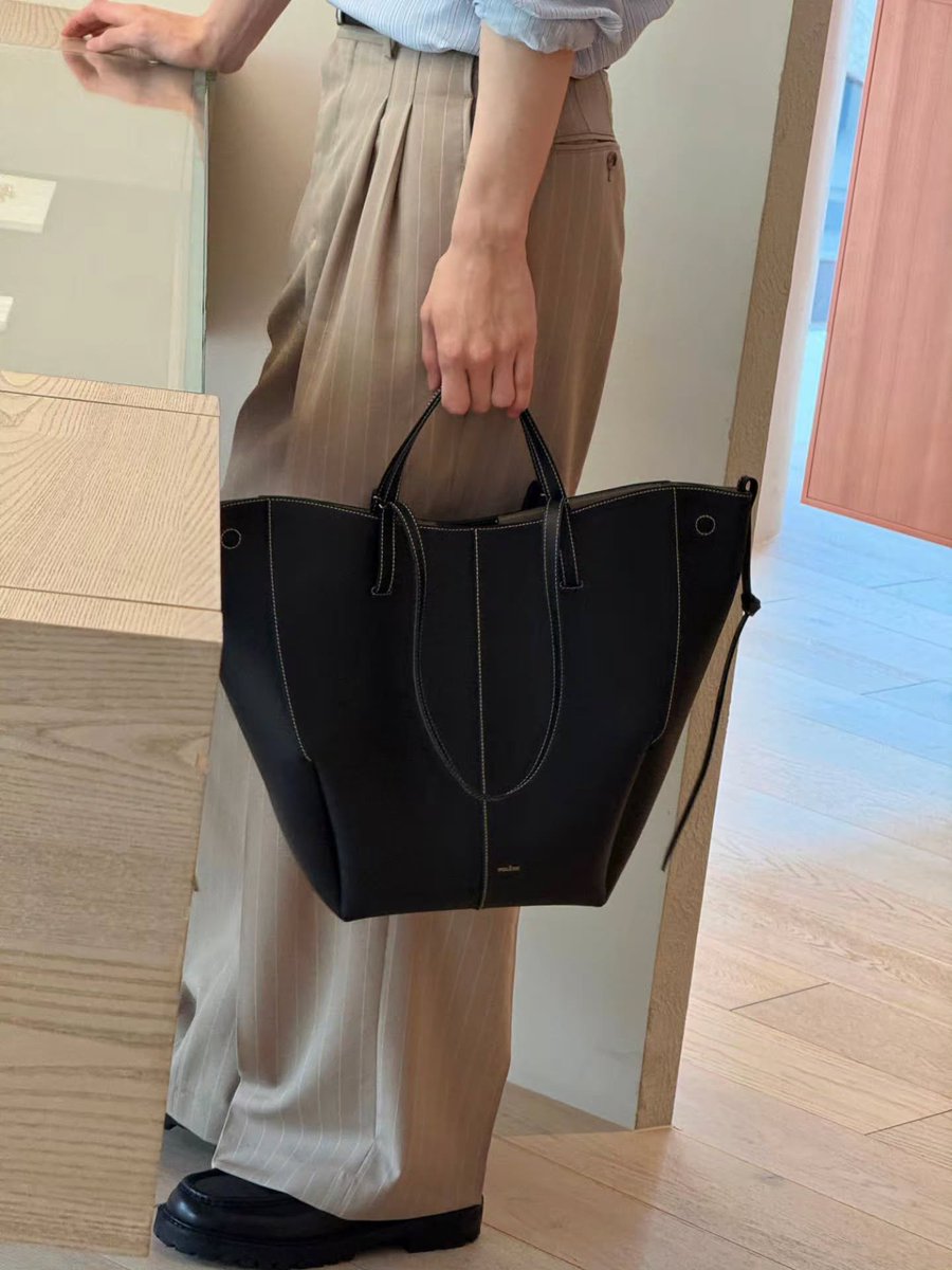 teddie_20's tweet photo. [ Soobin posted 🌟 IG ]
260630 - 22:24 KST - page.soobin

~> #광고 Seoul meets @/polene_paris 👜💚

#polene #폴렌느 #레더아틀리에 #폴렌느서울스토어

(3)

#SOOBIN #수빈
#투모로우바이투게더 #TXT
#TOMORROW_X_TOGETHER https://t.co/gxvjrl1gsi